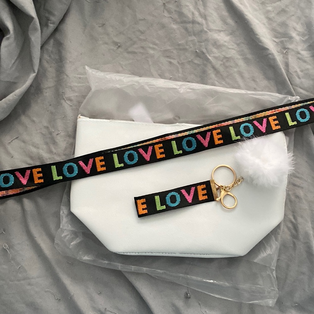 White casual bag to go out on errands, or brunch with friends
